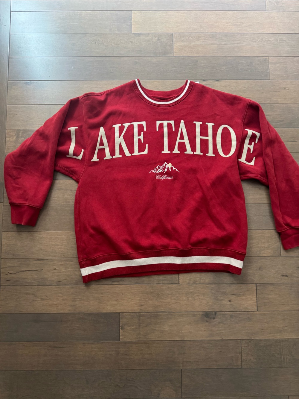 Abercrombie & Fitch Lake Tahoe Spellout Ski Graphic Crewneck Sweatshirt L red